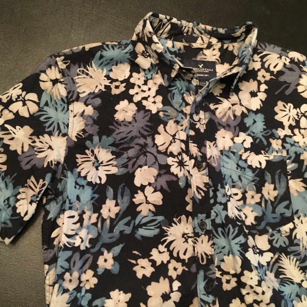 American Eagle Outfitters short sleeve shirt